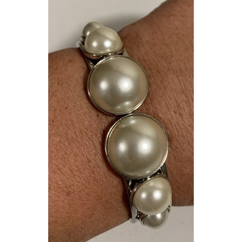 Vintage Juliana d & e faux pearl Clamper Bracelet